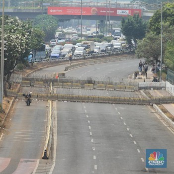 Melihat Suasana di Depan DPR yang Diliputi Kawat Berduri
