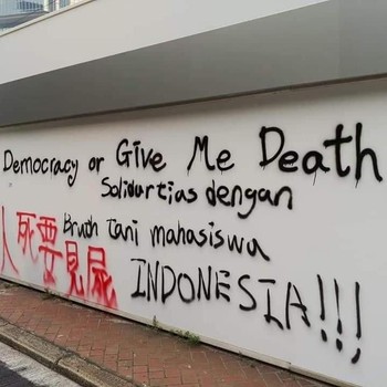 Di Demo Hong Kong, ada Coretan Solidaritas untuk Indonesia