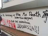 Di Demo Hong Kong, ada Coretan Solidaritas untuk Indonesia