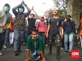 Polisi Tembakkan Gas Air Mata, Massa Kocar-kacir ke Palmerah