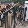 Sempat Tertib, Demo di Depan Gedung DPRD Jabar Juga Ricuh