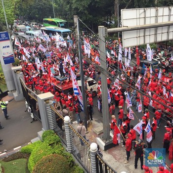 Buruh Geruduk Kantor Sri Mulyani: Tolak Kenaikan Iuran BPJS!