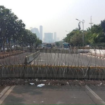 Ini Penampakan Kawat Berduri Hingga Water Canon di Depan DPR