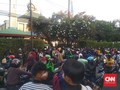 Massa-Polisi Tegang di Menara Kompas hingga Pasar Palmerah