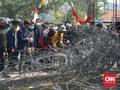 Di Samarinda, Polisi Tembak Gas Air Mata Bubarkan Demonstran