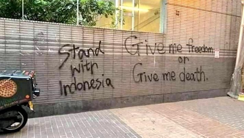 Berbagai kicauan dalam sosial media Twitter dengan tagar untuk menunjukkan solidaritas pendemo Hong Kong terhadap para pedemo di Indonesia.