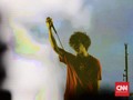 Vokalis The 1975 Dukung Kebebasan Perempuan Iran Buka Jilbab