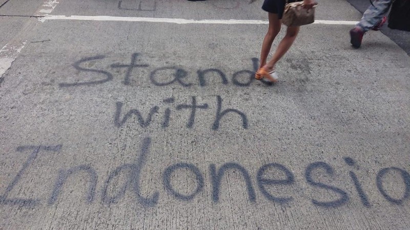 Berbagai kicauan dalam sosial media Twitter dengan tagar untuk menunjukkan solidaritas pendemo Hong Kong terhadap para pedemo di Indonesia.