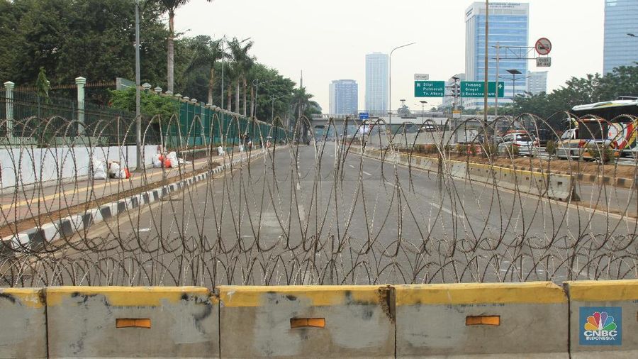 Pantauan CNBC Indonesia para tamu negara sudah keluar dari parlemen, terlihat juga iring-iringan mobil pejabat negara.