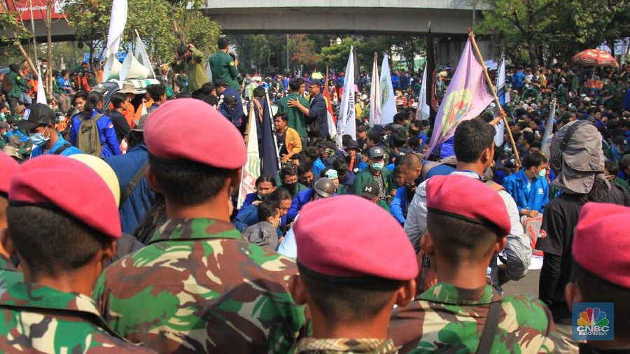Demo digelar bertepatan dengan hari sidang pelantikan anggota DPR/MPR/DPD.