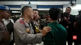 VIDEO: Aparat Keamanan Kawal Mahasiswa Pulang Demo