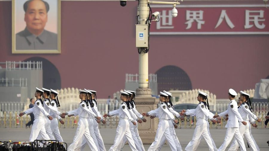 Parade Militer Memperingati Hari Kemerdekaan 70 Tahun Republik Rakyat China (RRC) di Beijing pada Selasa, 1 Oktober 2019 (AP Photo/Mark Schiefelbein)