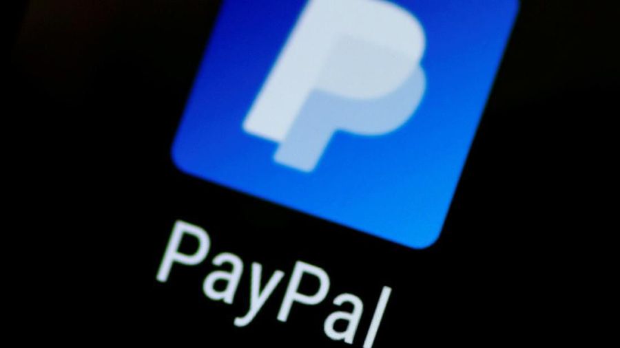 FILE PHOTO: The PayPal app logo seen on a mobile phone in this illustration photo October 16, 2017.   REUTERS/Thomas White/Illustration/File Photo