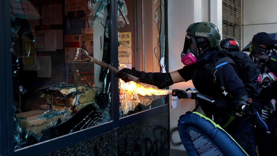 Puluhan ribu masyarakat Hong Kong kembali berdemo di jalanan Hong Kong pada Hari Kemerdekaan RRC ke-70.