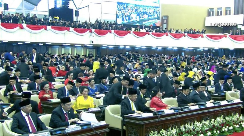 Mereka diambil sumpahnya sebagai wakil rakyat lima tahun ke depan.