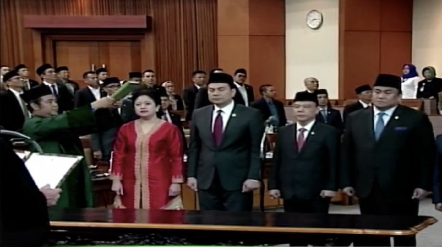 Hari ini, Dewan Perwakilan Rakyat (DPR) untuk masa jabatan 2019-2024 telah melantik para pimpinannya.
