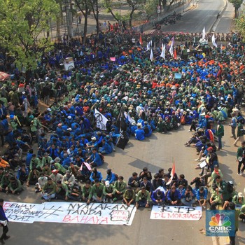 Penampakan Ratusan Mahasiswa yang Bersiap Demo di Sekitar DPR