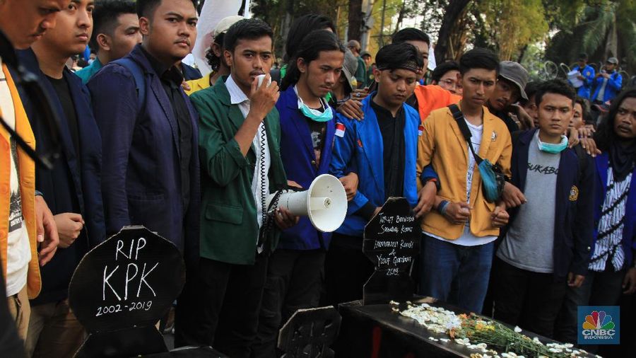 Demo digelar bertepatan dengan hari sidang pelantikan anggota DPR/MPR/DPD.