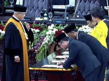 Sah! 575 Anggota DPR Periode 2019-2024 Resmi Menjabat