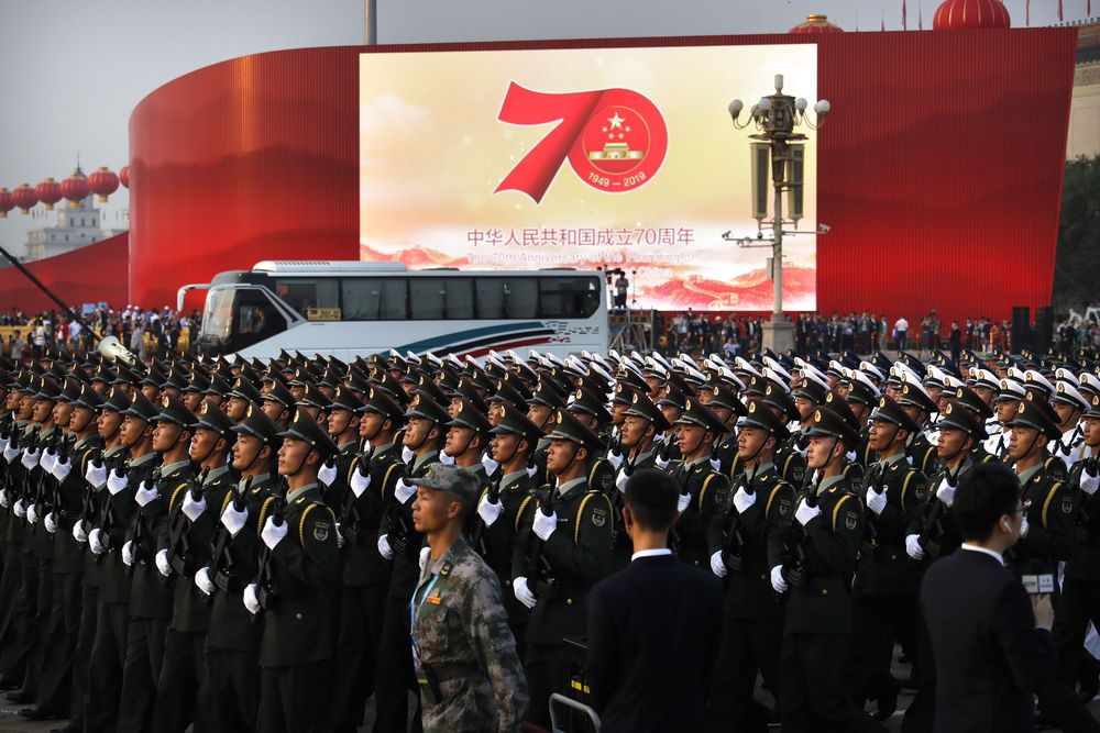 Parade Militer Peringati Hari Kemerdekaan China ke-70 - Foto 1