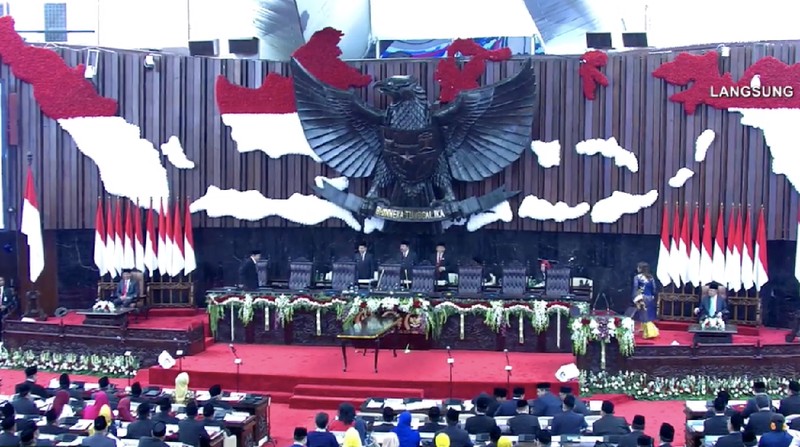 Mereka diambil sumpahnya sebagai wakil rakyat lima tahun ke depan.