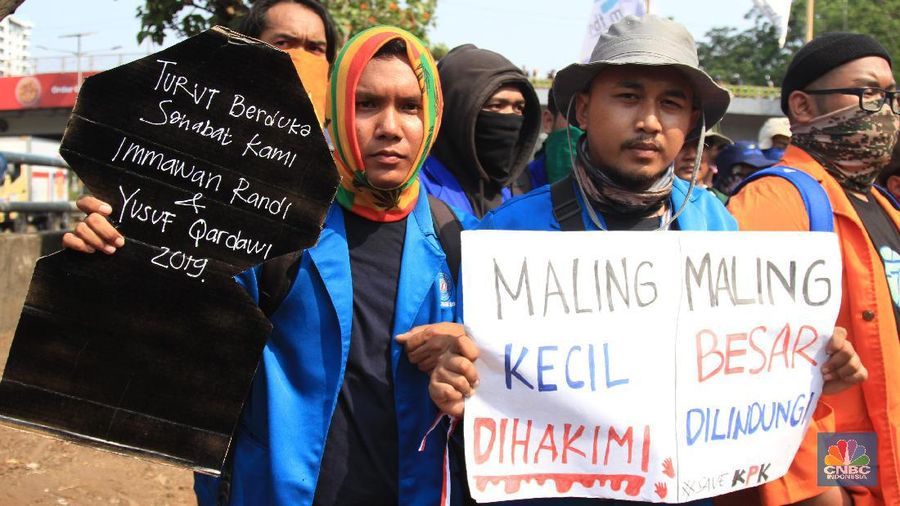 Sejumlah mahasiswa pedemo mulai mendatangi kawasan sekitar Gedung DPR