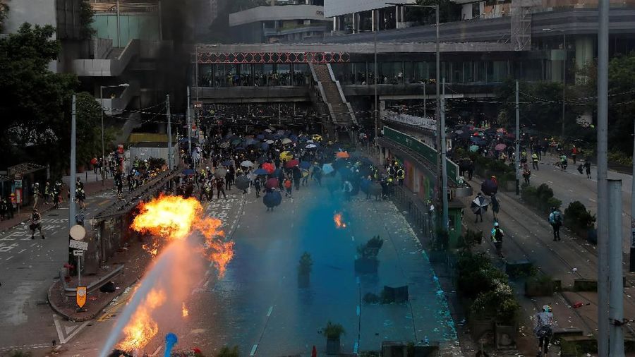 Puluhan ribu masyarakat Hong Kong kembali berdemo di jalanan Hong Kong pada Hari Kemerdekaan RRC ke-70.