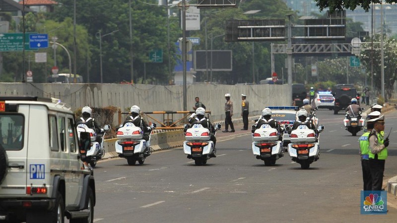 Pantauan CNBC Indonesia para tamu negara sudah keluar dari parlemen, terlihat juga iring-iringan mobil pejabat negara.