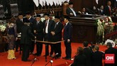 Untuk mengantisipasi kemungkinan aksi demontrasi di depan Gedung DPR, Sekretariat Jenderal DPR sebelumnya meminta seluruh anggota DPR berangkat ke DPR pada pukul 07.00 WIB. (CNN Indonsia/Andry Novelino).