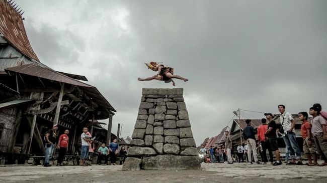 Hasil gambar untuk lompat batu nias