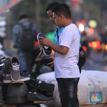 Mengintip Banjir Sepatu KW Impor Vietnam
