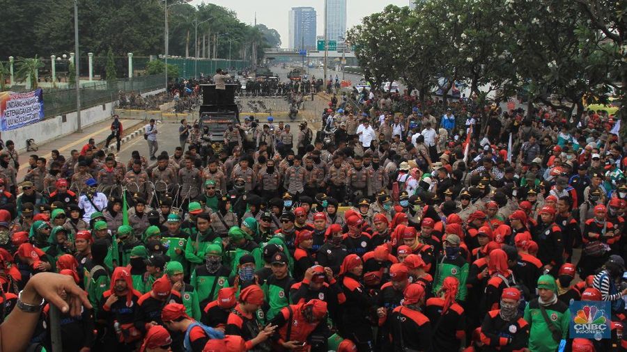UMP 2020 masih menjadi konsen para buruh.