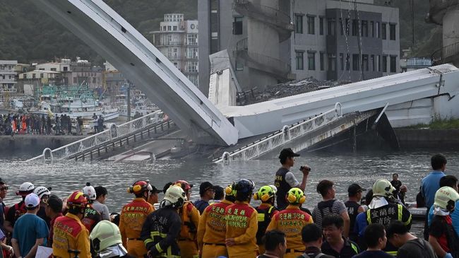 Tiga WNI Ditemukan Tewas Tertimpa Jembatan Ambruk di Taiwan