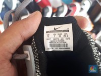 Obrak-abrik Pasar RI, Sepatu KW Vietnam Dijual Rp 150 Ribu