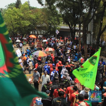 Demo Kilat Buruh, Massa Bubar Setelah Aksi 3 Jam