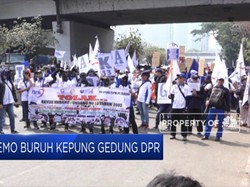 Massa Buruh FSPMI Gelar Demo