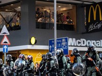 Hong Kong Masih Membara, Militer China Peringatkan Pendemo