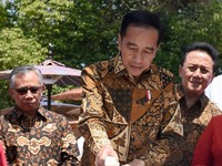 OJK Dorong Bank Wakaf Mikro Kembangkan Klaster Batik