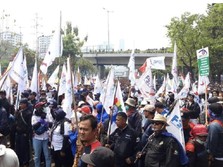 Massa Buruh Demo 2 Oktober Mulai Mengepung DPR RI