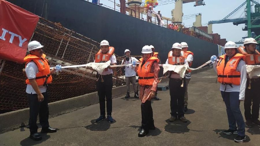 PT Pelayaran Bahtera Adhiguna (BAG) meresmikan KM Malahayati Baruna, untuk mengamankan pasokan batu bara di wilayah Sumatera.