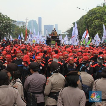 Ini Massa Buruh Demo 2 Oktober yang Mulai Padati Sekitar DPR