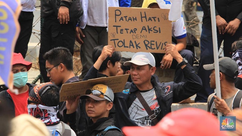 Demo ini diklaim mencapai puluhan ribu peserta.