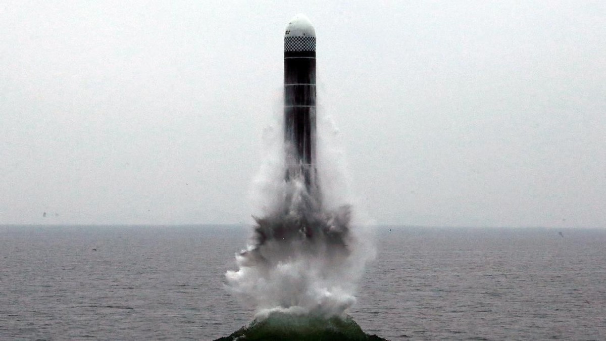 Kim Jong Un Pamer Kekuatan, Korut Uji 2 Rudal Kapal Selam Baru