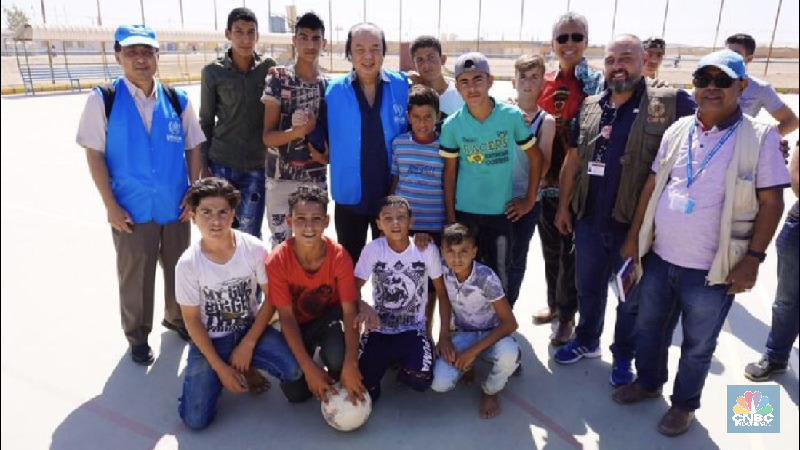 Dato Sri Tahir mengunjungi kamp pengungsi Suriah di Azraq, Yordania.