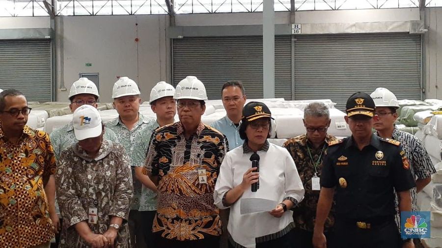 PLB sendiri merupakan tempat penimbunan barang asal luar daerah pabean agar tidak menumpuk di pelabuhan.