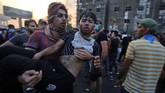Selama tiga hari demonstrasi sedikitnya 28 orang tewas, termasuk dua petugas polisi, dan lebih dari 1.000 orang terluka. (Photo by AHMAD AL-RUBAYE / AFP)