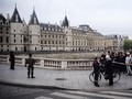 FOTO: Penikaman di Markas Besar Polisi Paris, 4 Orang Tewas