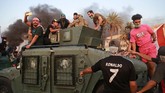 Mereka datang untuk melampiaskan amarah terhadap korupsi, pengangguran, dan layanan buruk oleh pemerintah di bawah Perdana Menteri Adel Abdel Mahdi. (AP Photo/Hadi Mizban)
