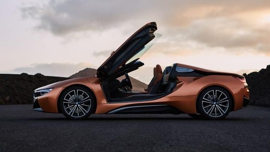 2019 BMW i8 Roadster US$ 163.300 (Rp 2,28 miliar)
