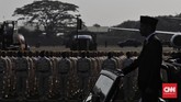 Presiden Joko Widodo memimpin perayaan HUT ke-74 pasukan TNI di Lanud Halim Perdanakusuma, Jakarta, Sabtu, (5/10)